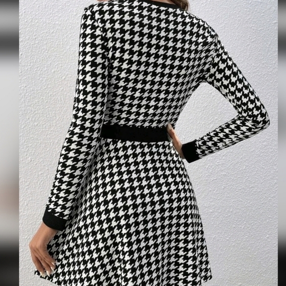 Houndstooth Print Button Front Dress - Picture 2 of 11